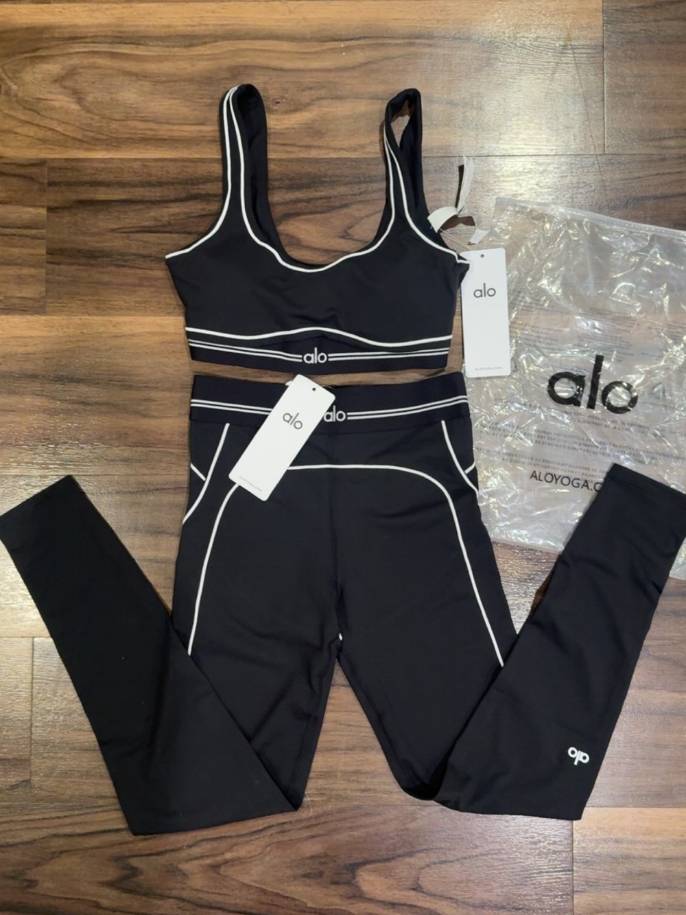 ALO Yoga Black Legging & Sports Bra Set with White Piping